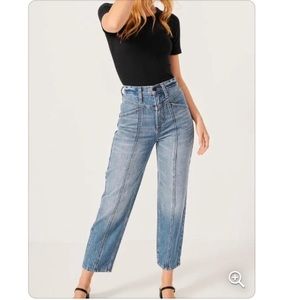Abercrombie Ultra High Rise Relaxed Mom Jean